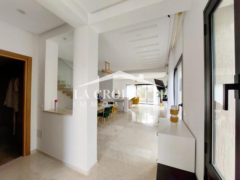 Triplex S+4 avec jardin et piscine à Gammarth